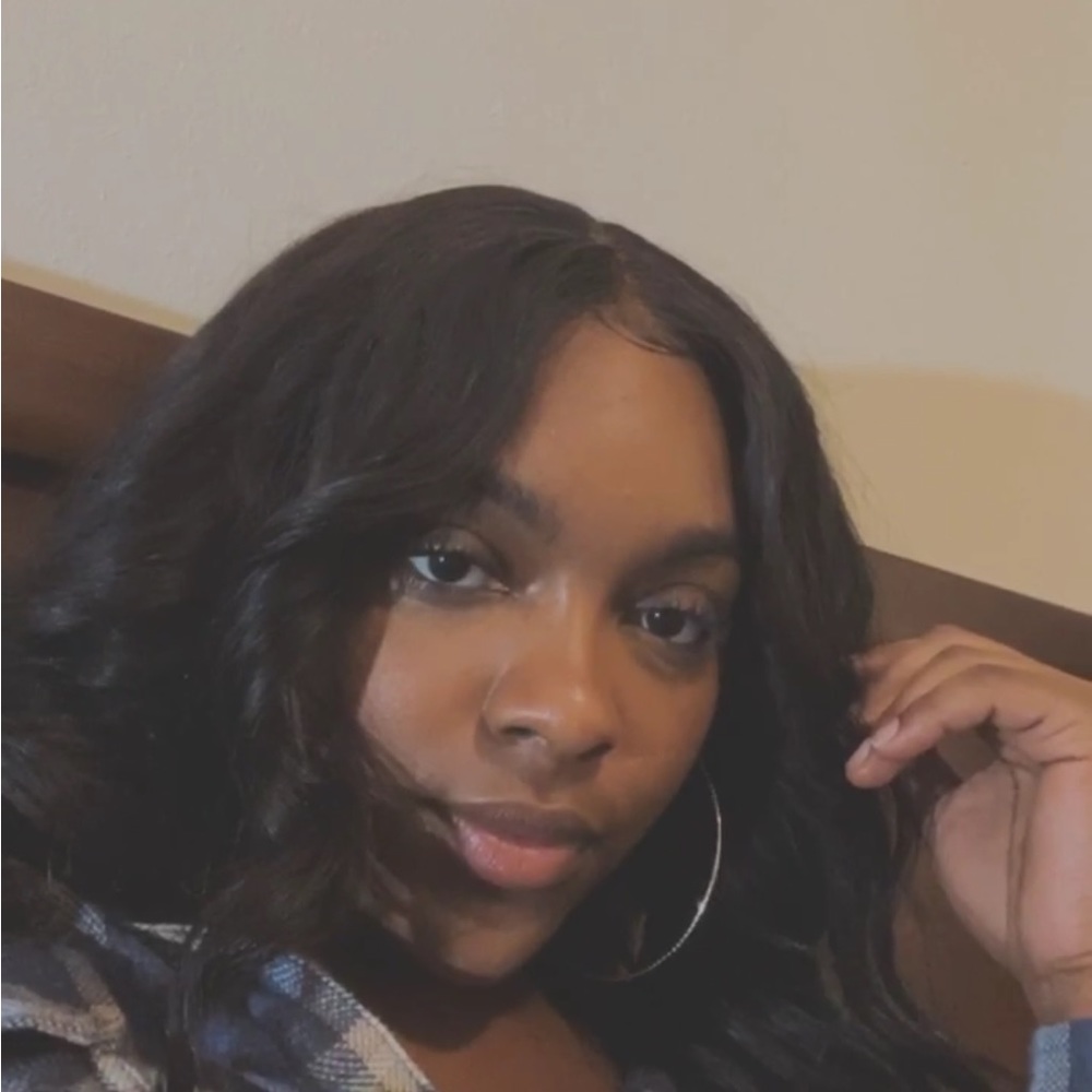 Meet your Posher, Camille